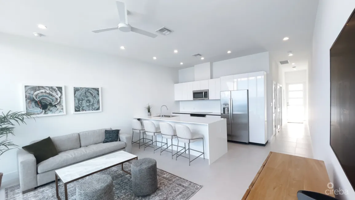 SUNSET POINT TOP FLOOR OCEANFRONT