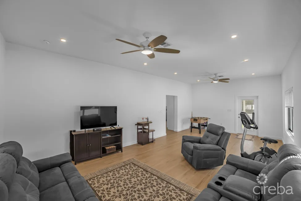 SPACIOUS MODERN 4BR W/ EN-SUITES & BONUS ROOM