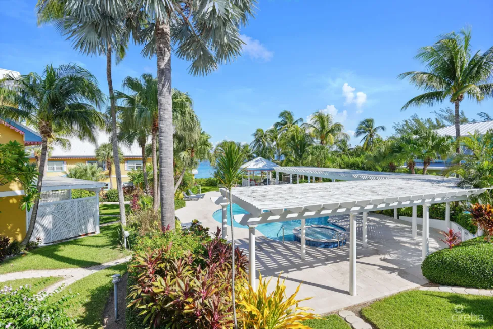 WATERFRONT CONDO WITH POOL VIEWS, COCONUT BAY