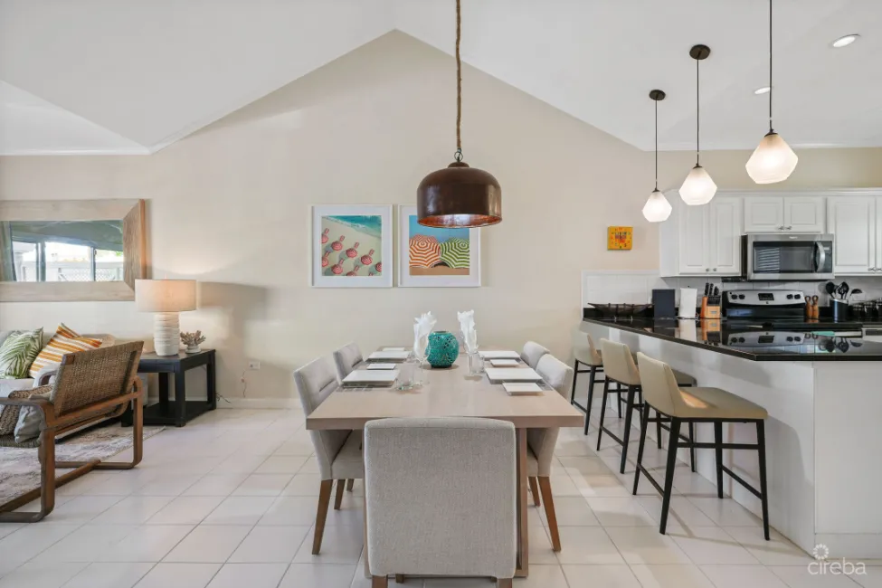 WATERFRONT CONDO WITH POOL VIEWS, COCONUT BAY