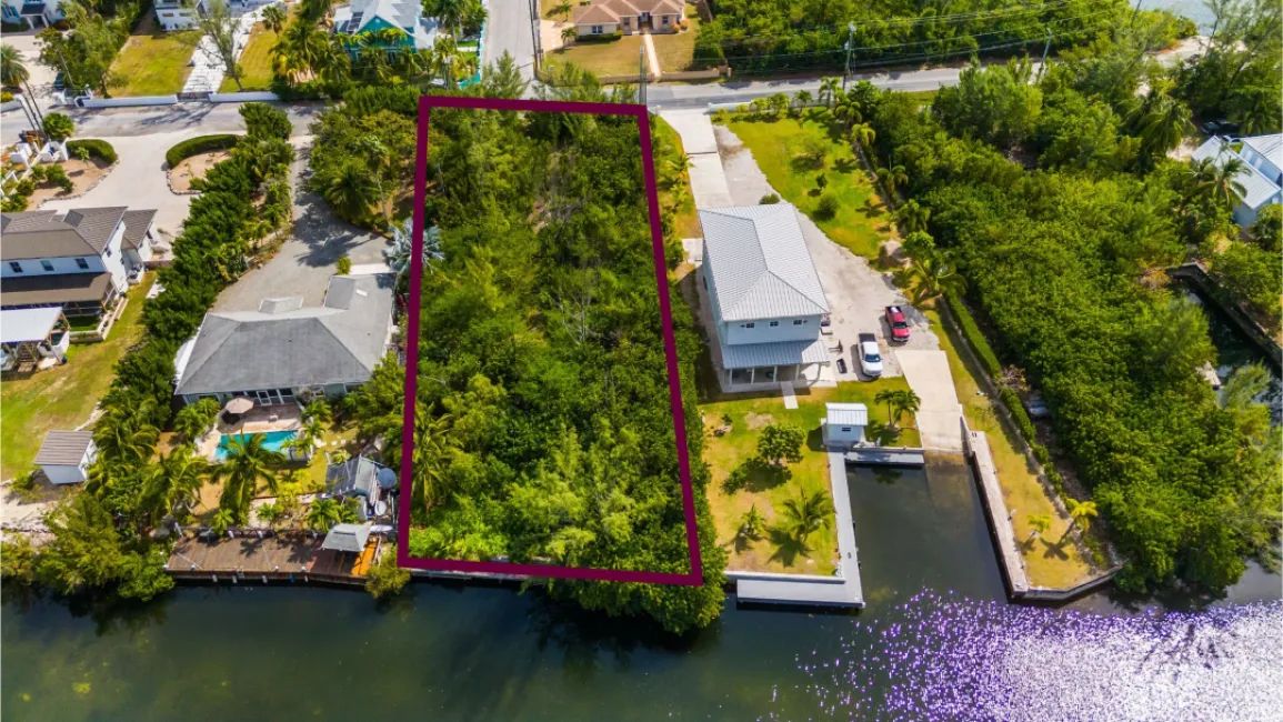 RED BAY WOODSTOCK DR OVERSIZED CANAL FRONT LOT