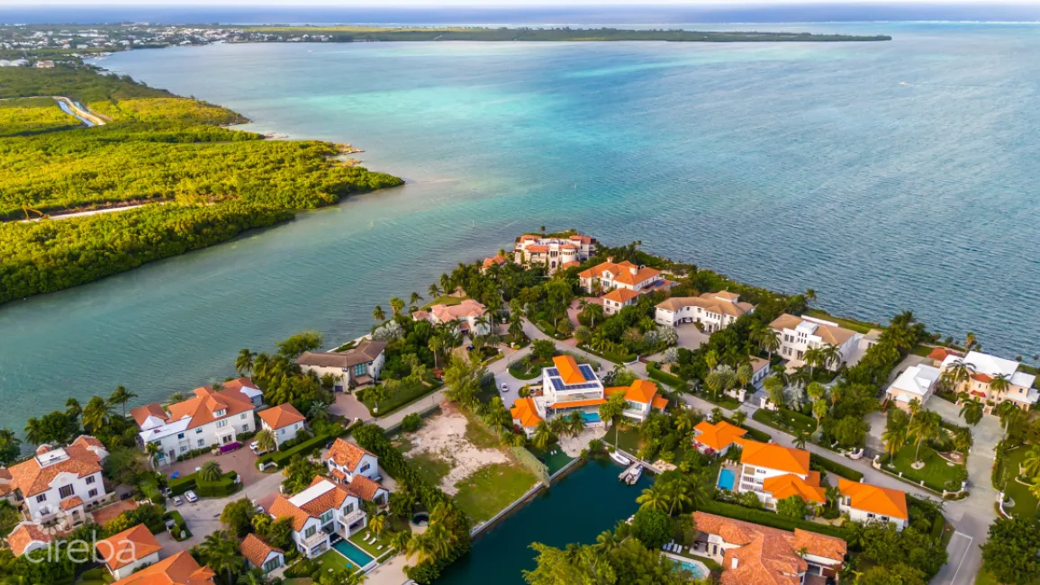 VISTA DEL MAR- EXECUTIVE CANAL ESTATE LOT