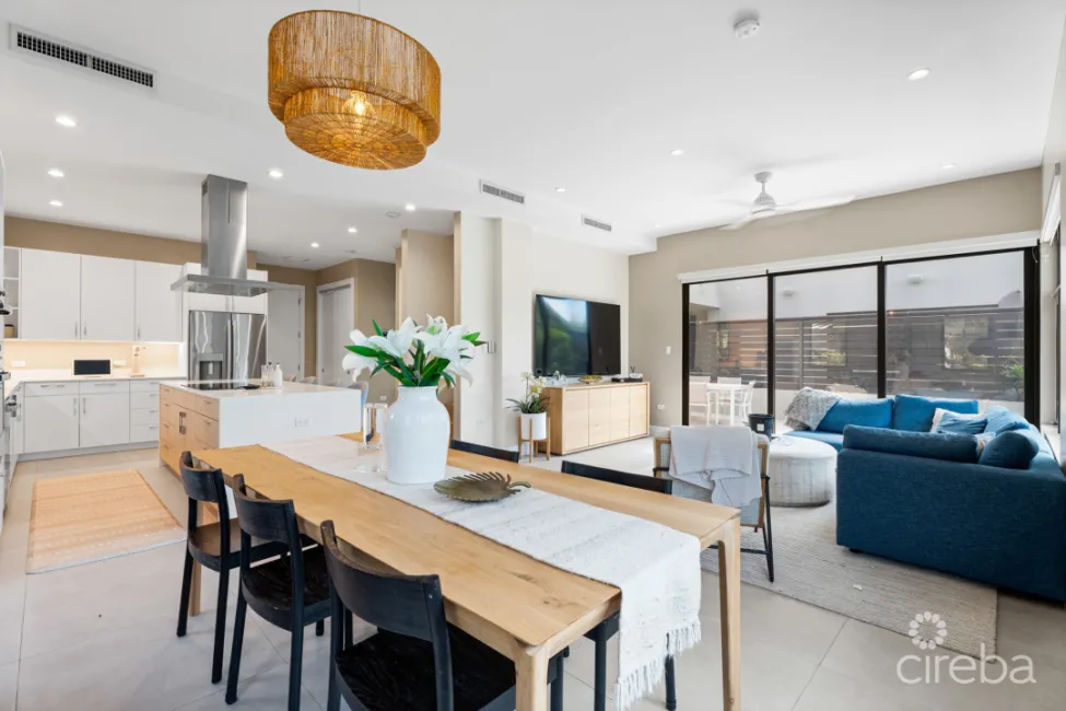 BLUE PALMS 3, WEST BAY END UNIT