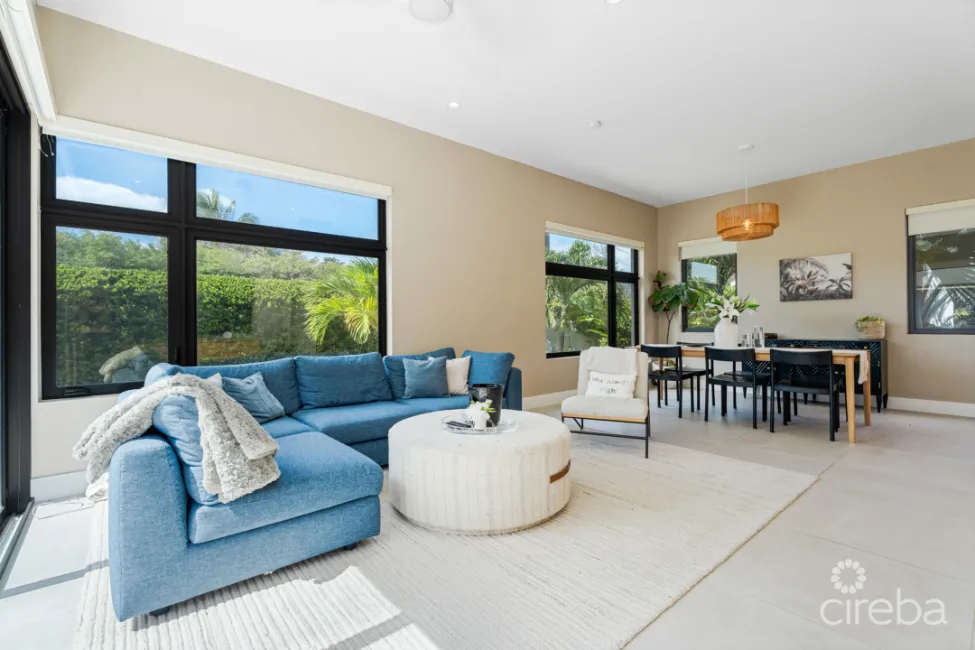 BLUE PALMS 3, WEST BAY END UNIT