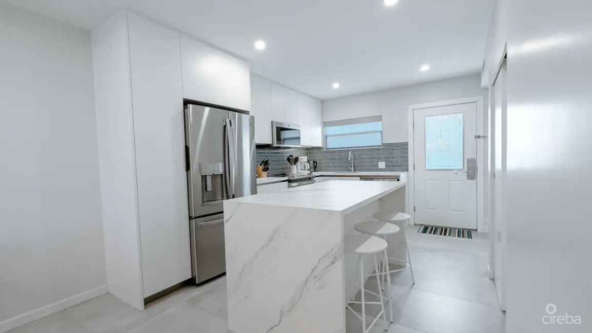 PLANTATION VILLAGE SEVEN MILE BEACH