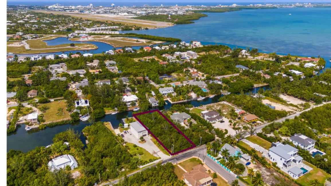 RED BAY WOODSTOCK DR OVERSIZED CANAL FRONT LOT