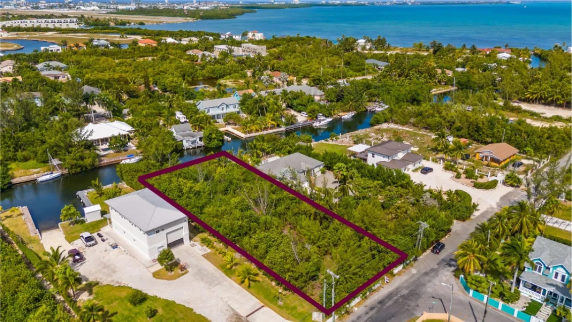 RED BAY WOODSTOCK DR OVERSIZED CANAL FRONT LOT