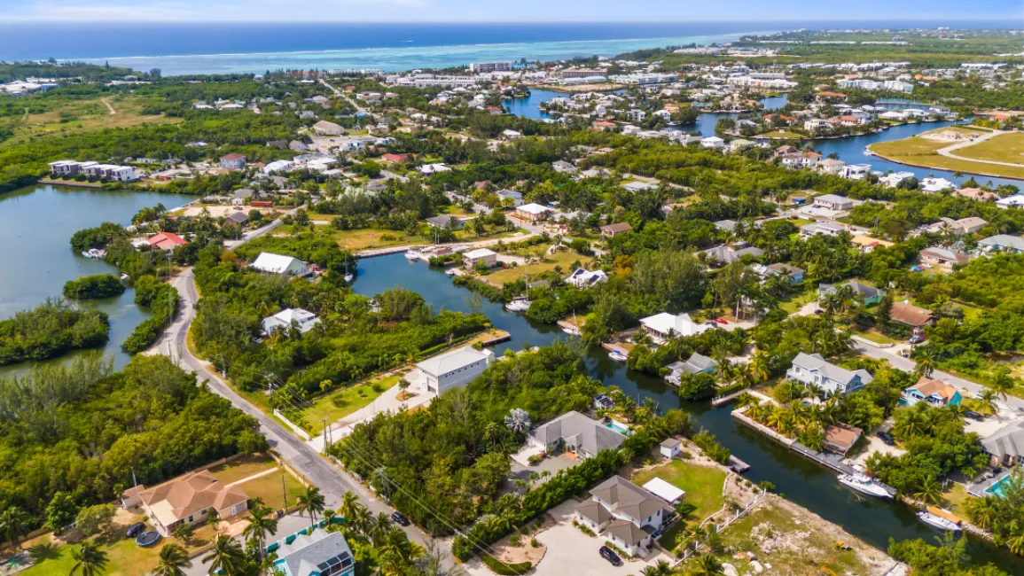 RED BAY WOODSTOCK DR OVERSIZED CANAL FRONT LOT