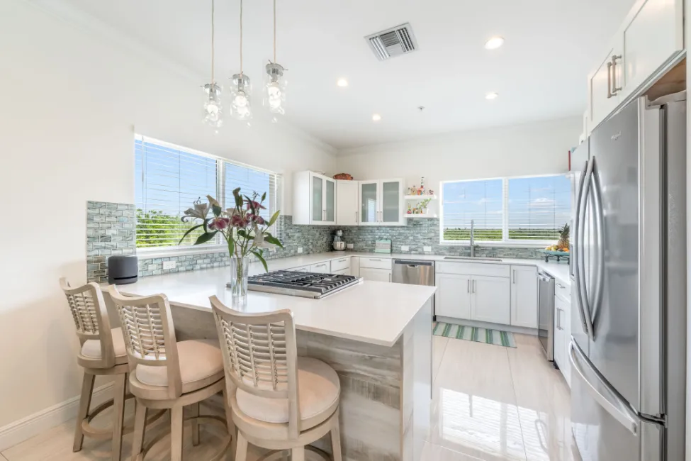 THE COTTAGES IN EAST END BED AND BREAKFAST