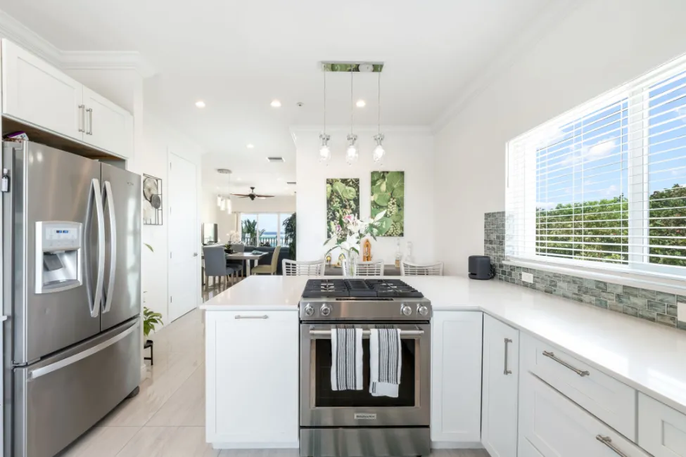 THE COTTAGES IN EAST END BED AND BREAKFAST