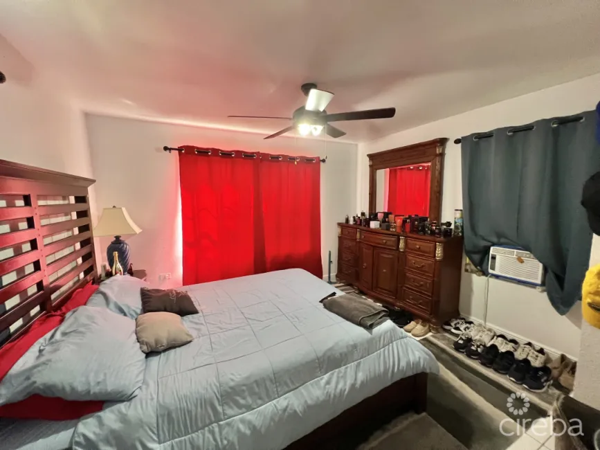 INVESTMENT OPPORTUNITY! 7 BEDROOM HOUSE AND 1 BEDROOM APARTMENT