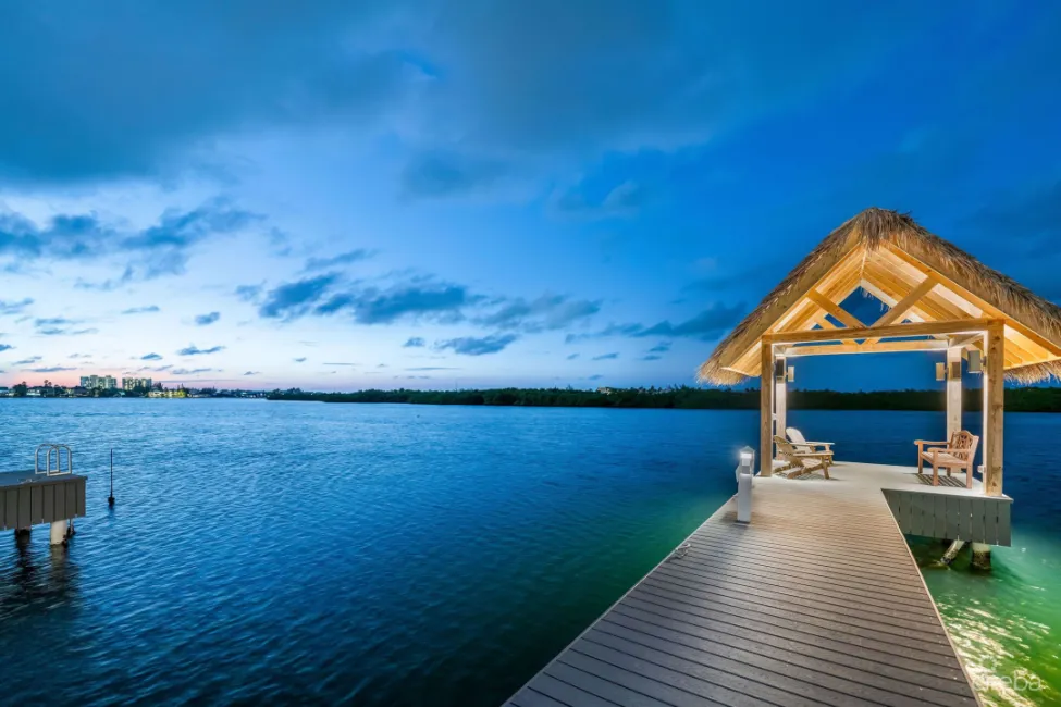 60 LALIQUE POINTE PENINSULA QUAY