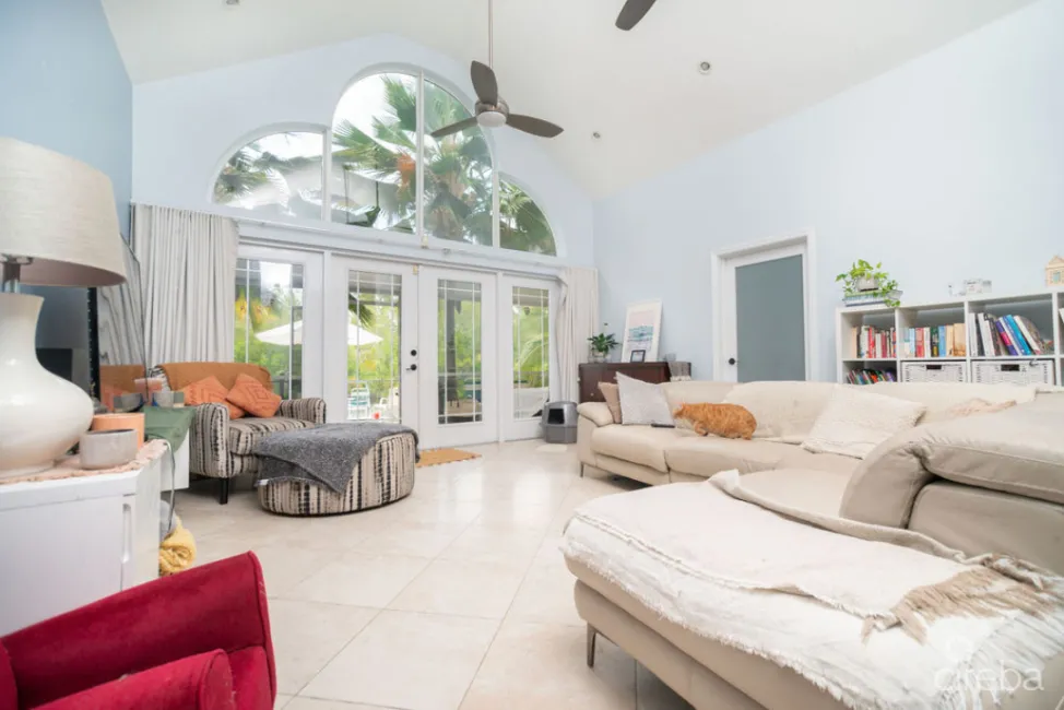 CANAL FRONT - FAMILY HOME SAVANNAH