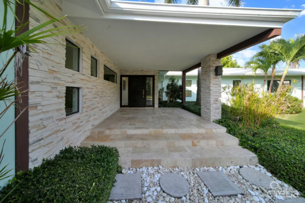 MODERN 5 BEDROOM HOME ON BOTANICAL ESTATE