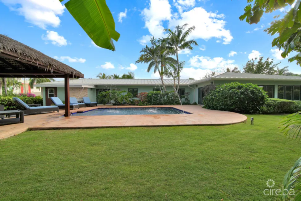 MODERN 5 BEDROOM HOME ON BOTANICAL ESTATE