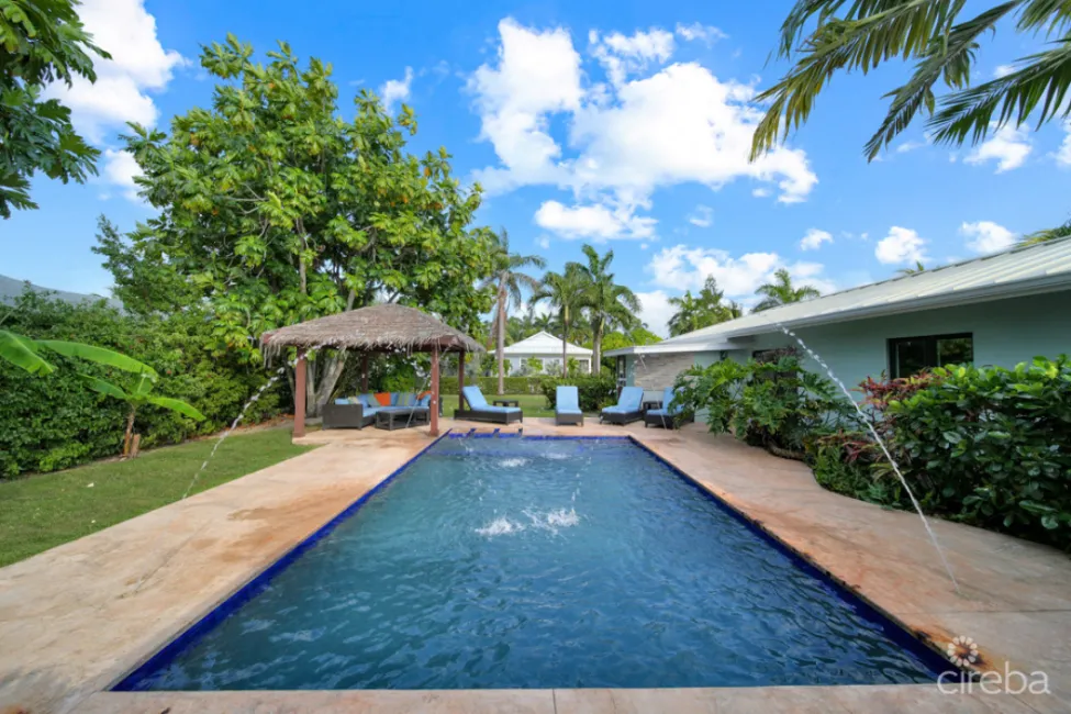 MODERN 5 BEDROOM HOME ON BOTANICAL ESTATE