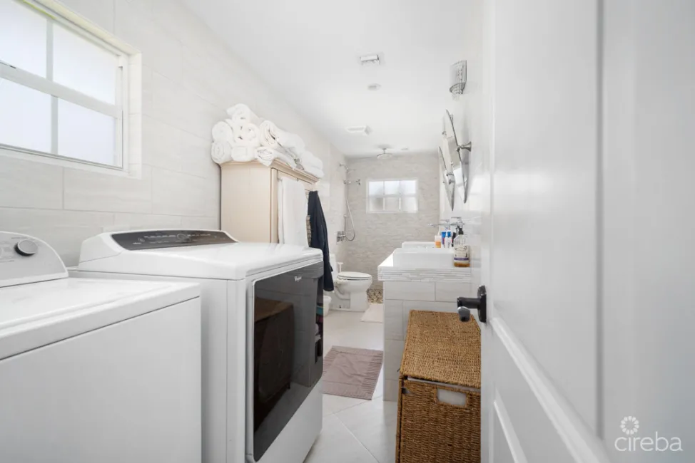 WEST BAY HOME INVESTMENT/ W APARTMENT/W POOL