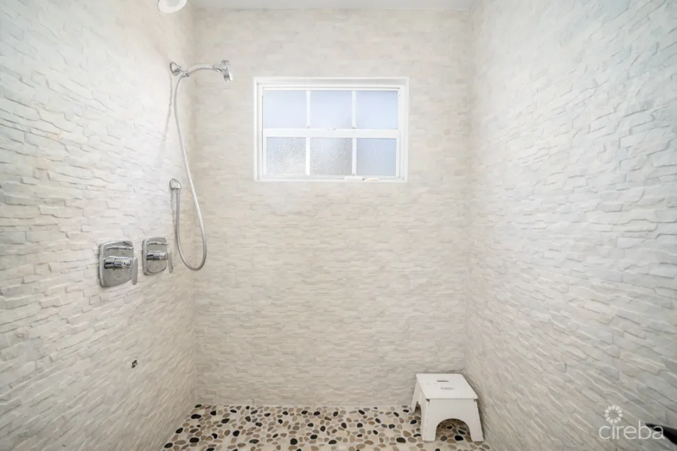 WEST BAY HOME INVESTMENT/ W APARTMENT/W POOL