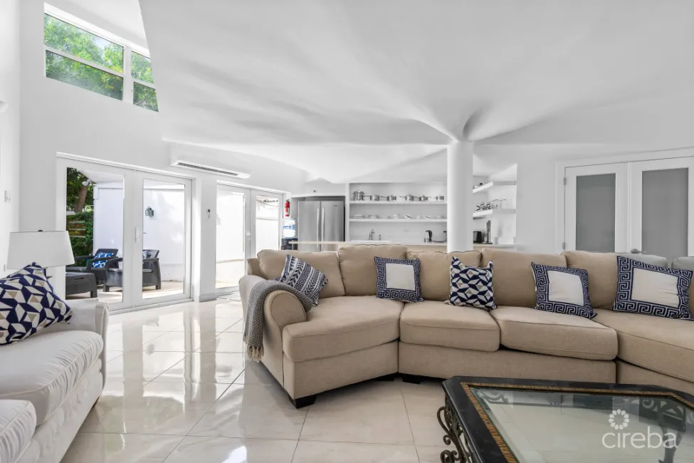 CAYMAN SANDS 14, SEVEN MILE BEACH