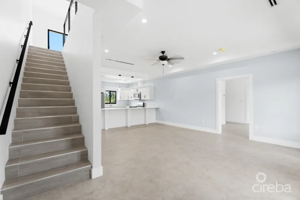 #1 BRAND NEW 3 BED 3.5 BATH DUPLEX - LOOKOUT GARDENS