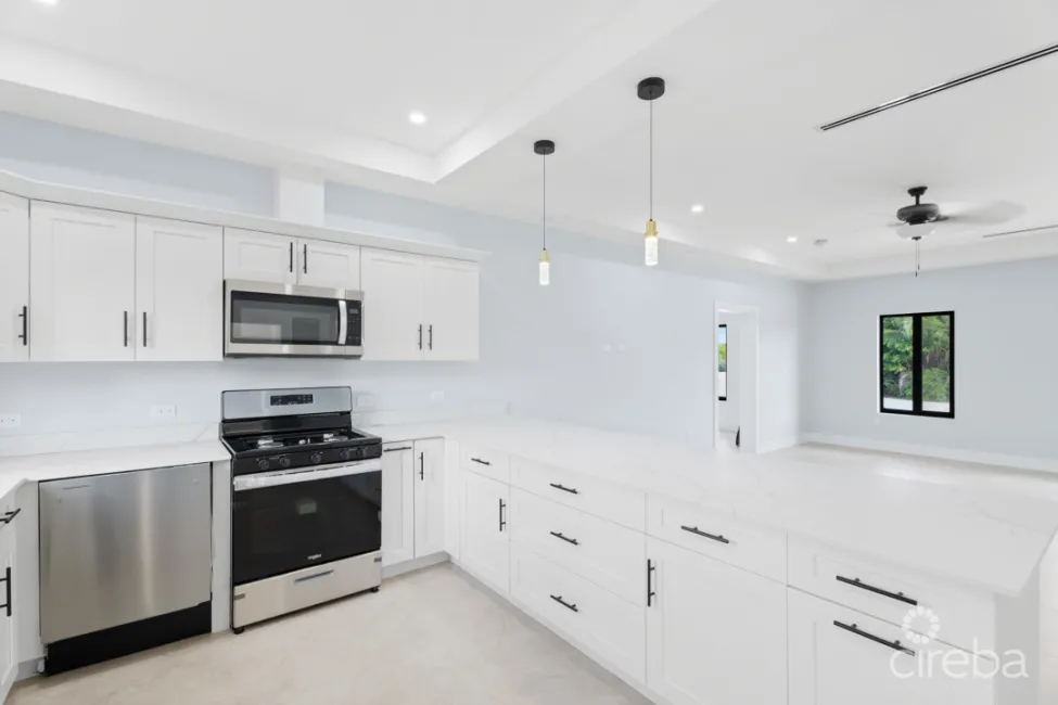 #1 BRAND NEW 3 BED 3.5 BATH DUPLEX - LOOKOUT GARDENS