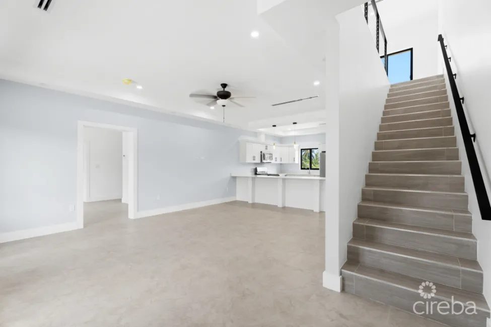 #1 BRAND NEW 3 BED 3.5 BATH DUPLEX - LOOKOUT GARDENS