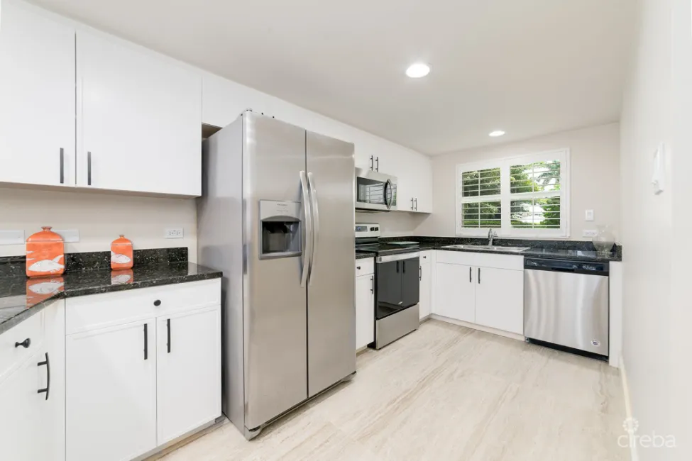 SEVEN MILE BEACHFRONT CONDO, CAYMAN CLUB