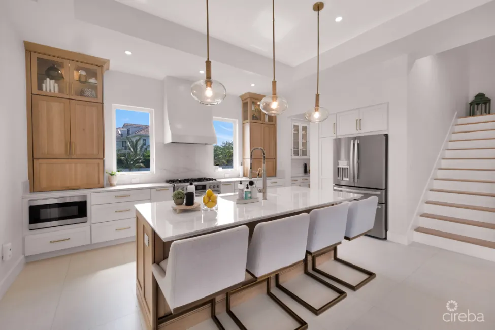 OCEAN LANE NEWLY BUILT EXECUTIVE HOME