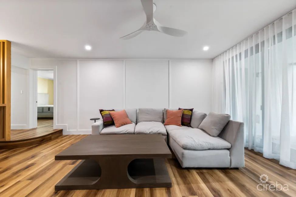 VILLAS PAPPAGALLO - UNIT #4 - RENOVATED 1 BED / 1 BATH