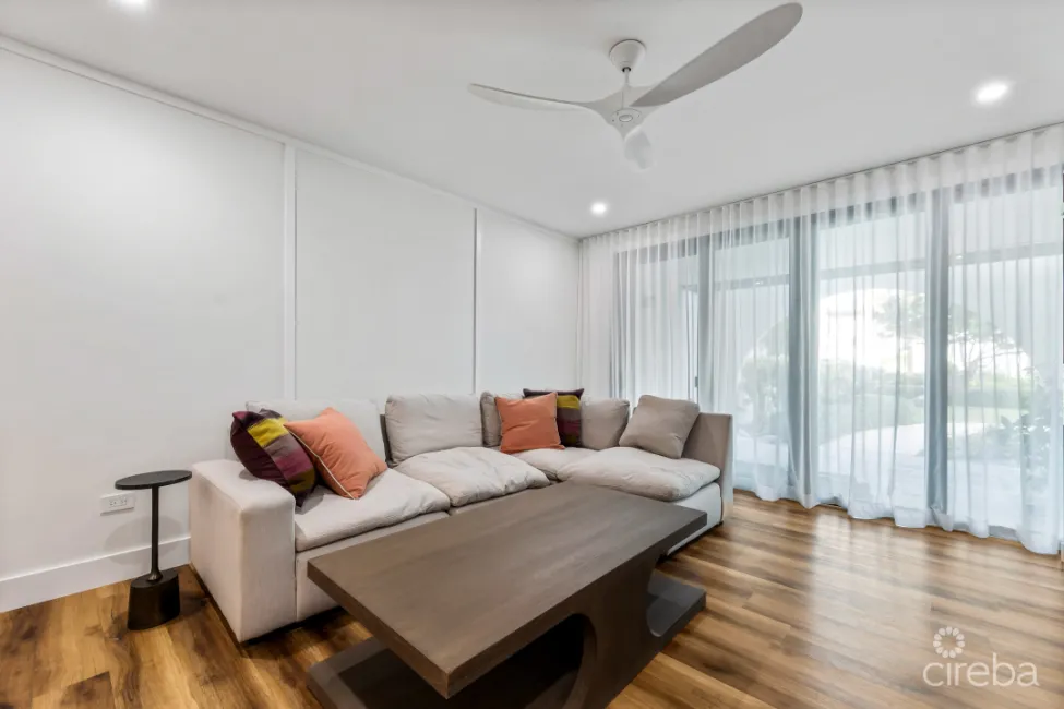 VILLAS PAPPAGALLO - UNIT #4 - RENOVATED 1 BED / 1 BATH