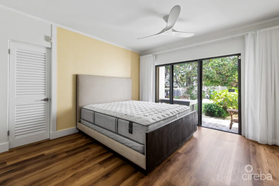 VILLAS PAPPAGALLO - UNIT #4 - RENOVATED 1 BED / 1 BATH