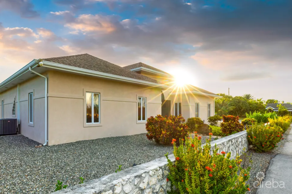 FULLY RENOVATED 3BR FAMILY HOME W/ ADJACENT CANAL LOT