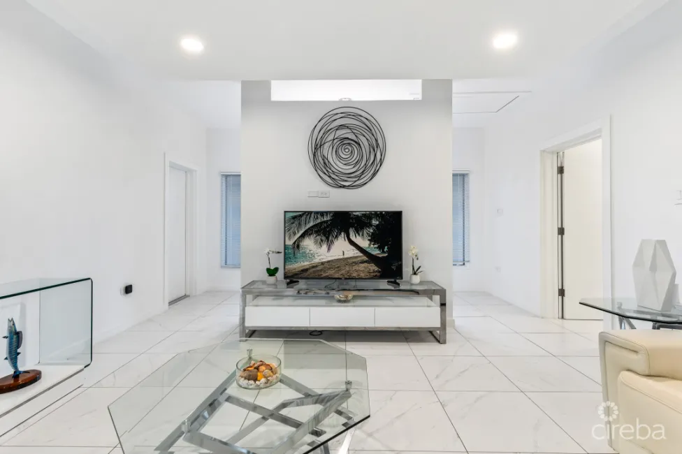 FULLY RENOVATED 3BR FAMILY HOME W/ ADJACENT CANAL LOT