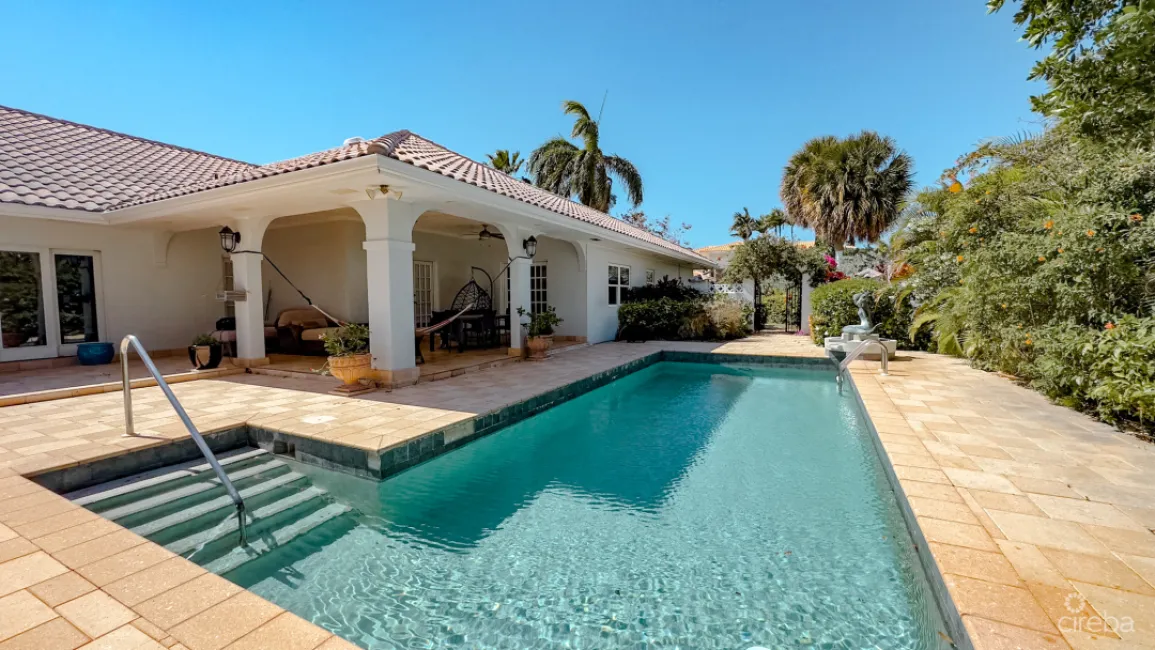 GOVERNOR'S HARBOUR EXECUTIVE HOME