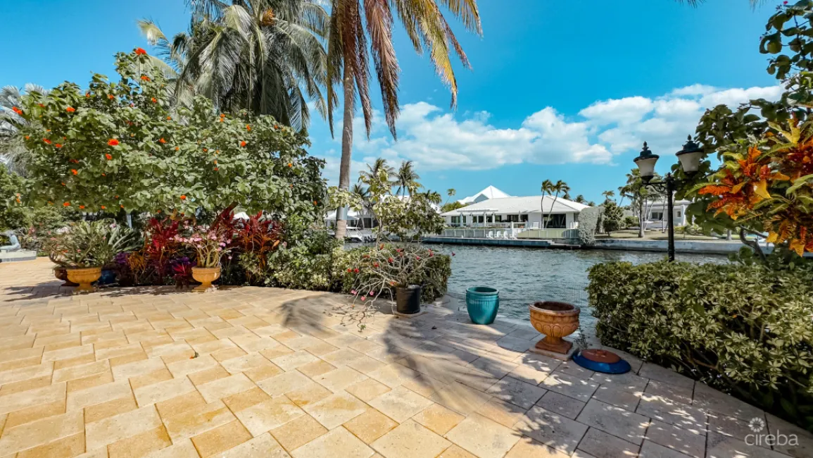 GOVERNOR'S HARBOUR EXECUTIVE HOME