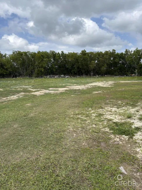 1 ACRE UNIQUE MULTI-DWELLING HOUSE