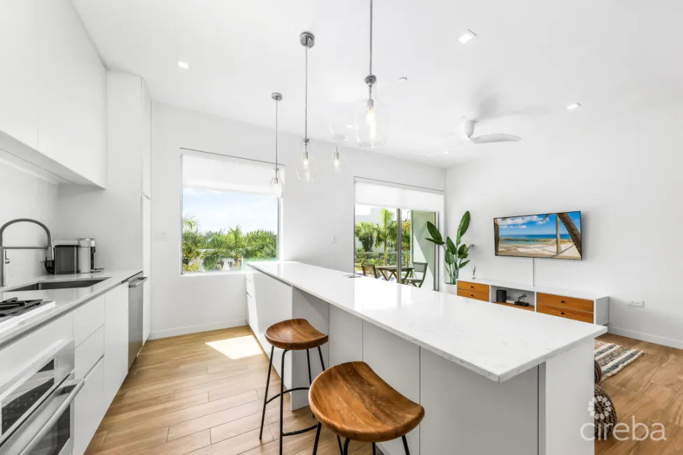 ONE CANAL POINT 324, SEVEN MILE CORRIDOR