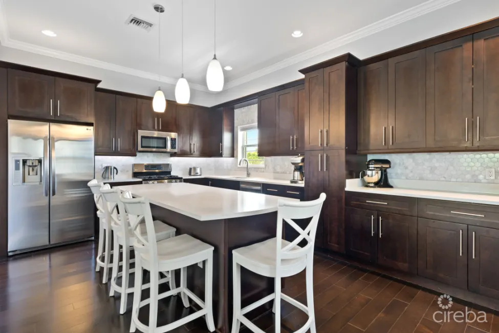 GOLDEN OPPORTUNITY + INVESTMENT PROPERTY