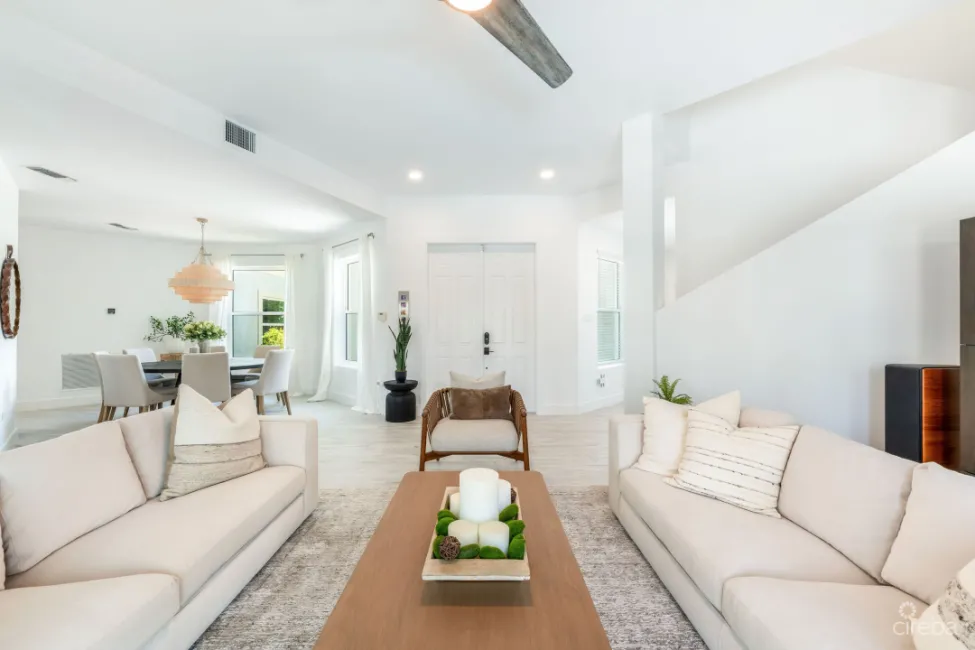 LATITUDE – CANAL FRONT LIVING IN GOVERNOR’S HARBOUR