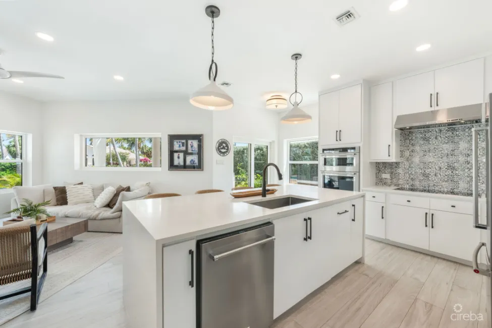 LATITUDE – CANAL FRONT LIVING IN GOVERNOR’S HARBOUR