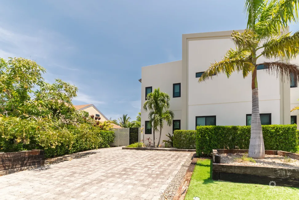 NUSA VILLAS BEAUTIFUL HOME WITH POOL