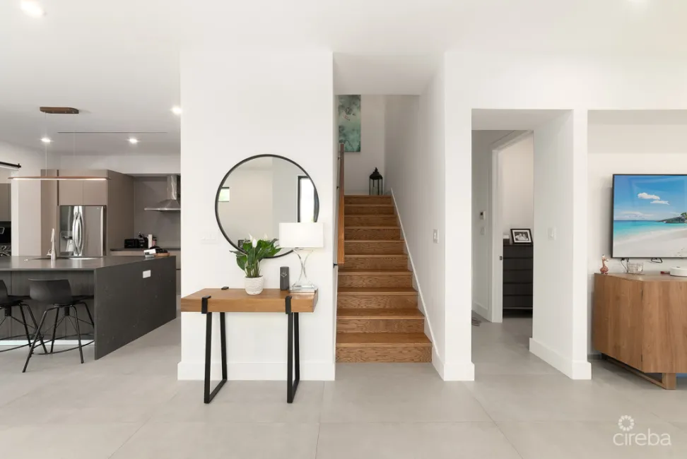 NUSA VILLAS BEAUTIFUL HOME WITH POOL