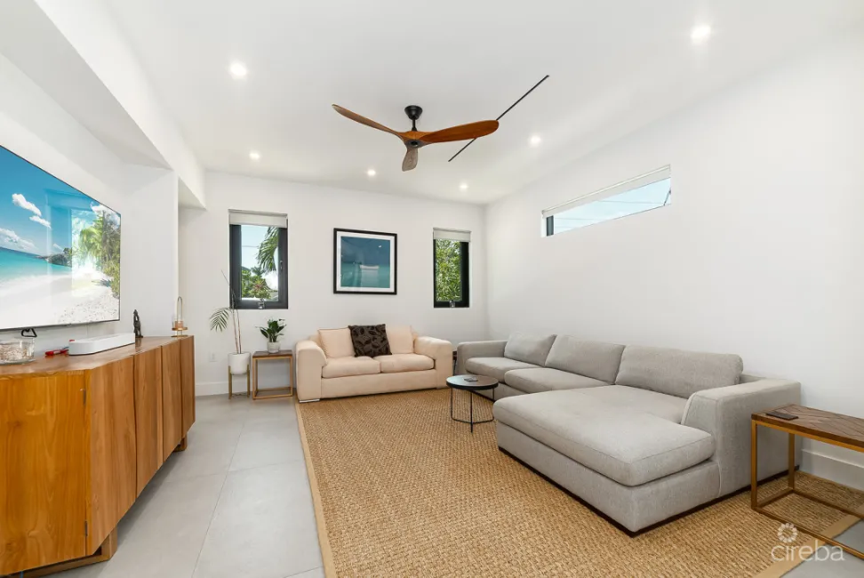 NUSA VILLAS BEAUTIFUL HOME WITH POOL