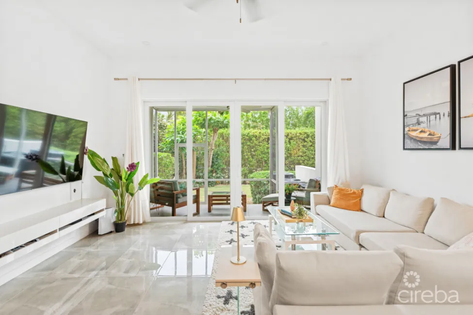 ELEVEN PARC TOWNHOME – PRIME LOCATION IN SEVEN MILE BEACH CORRIDOR