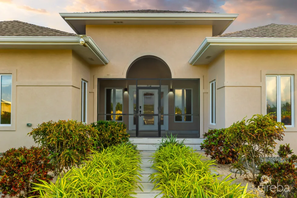 FULLY RENOVATED 3BR FAMILY HOME ON WATER STREET