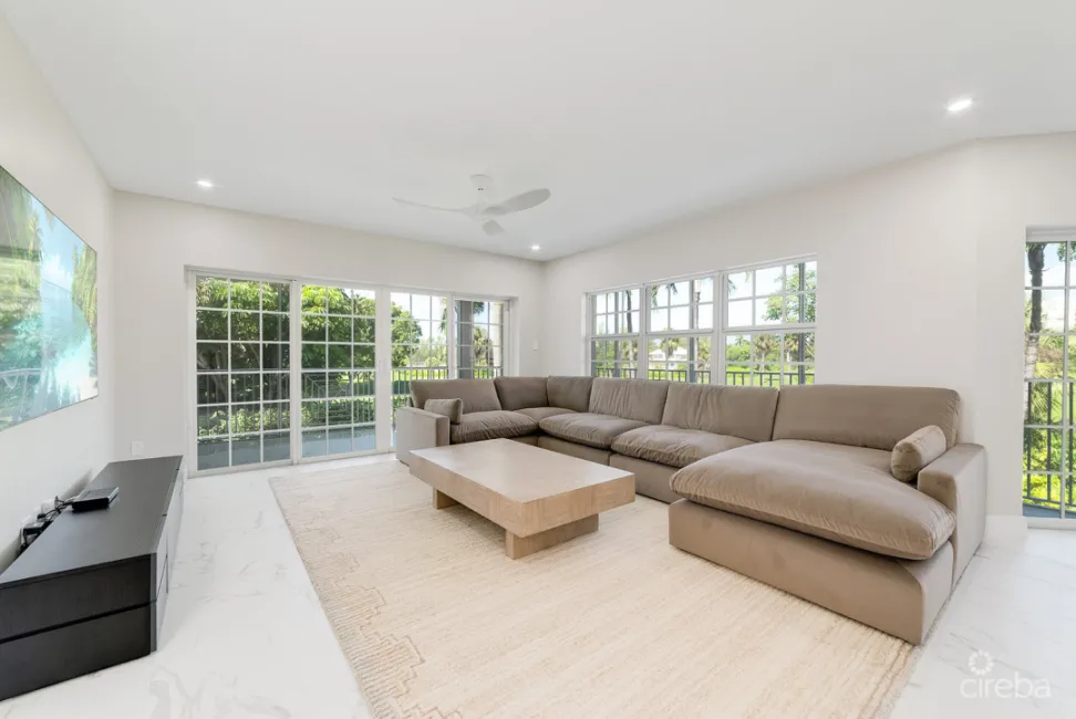 BRITANNIA LIONS COURT #324 - BRIGHT & RENOVATED 3 BED