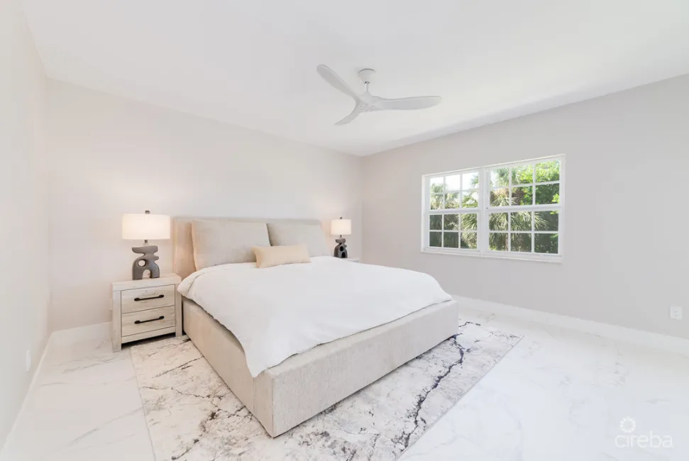 BRITANNIA LIONS COURT #324 - BRIGHT & RENOVATED 3 BED