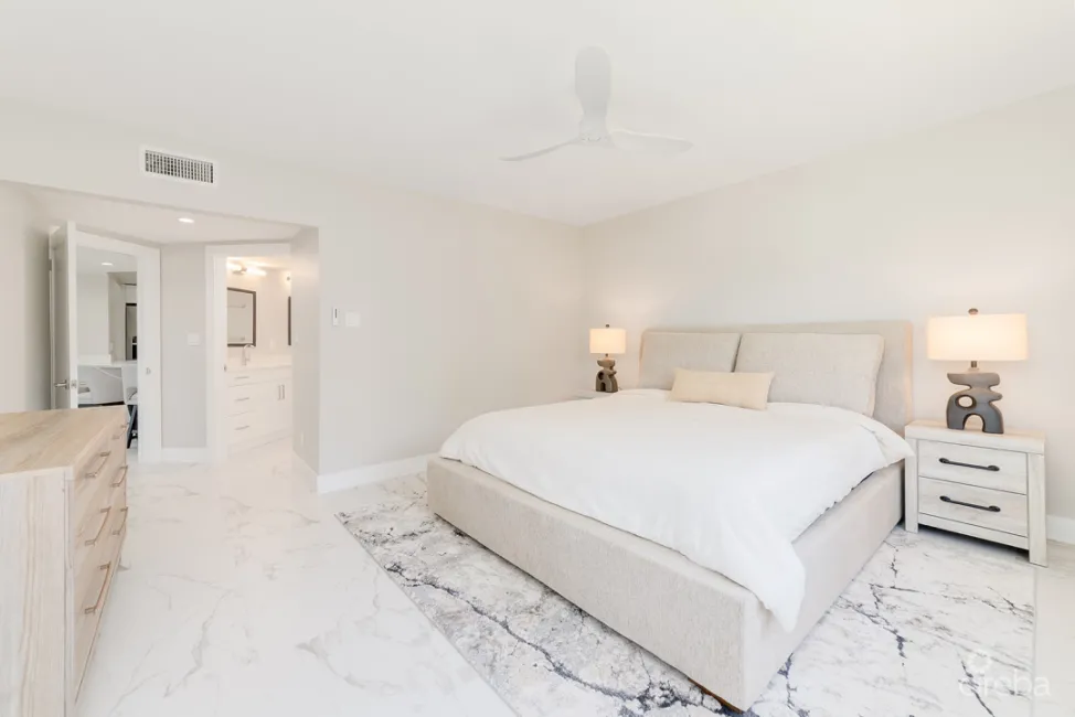 BRITANNIA LIONS COURT #324 - BRIGHT & RENOVATED 3 BED