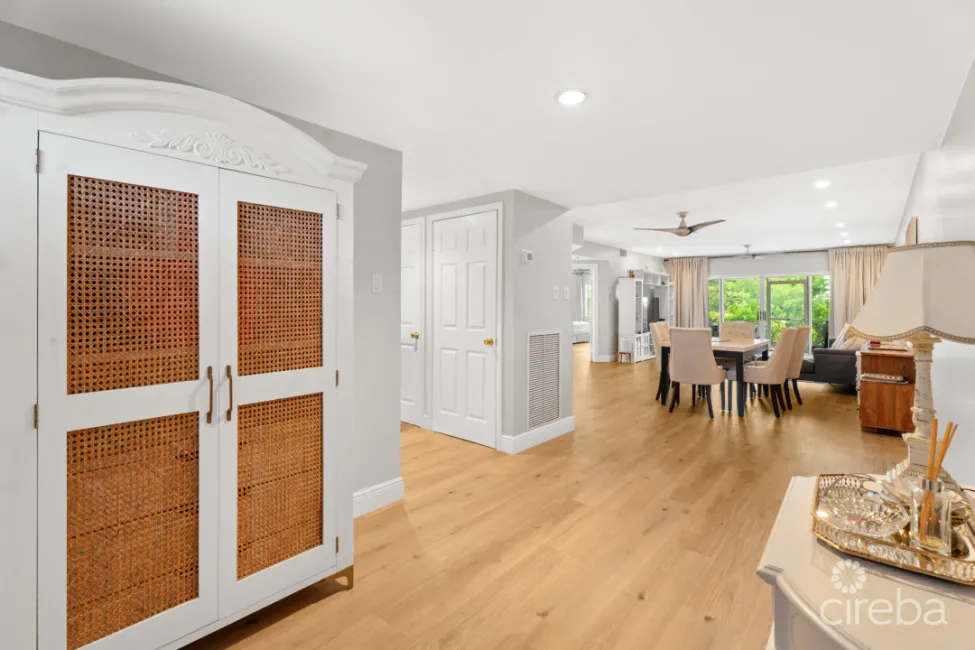 BRITANNIA / REGENTS COURT 613 / WITH DOC