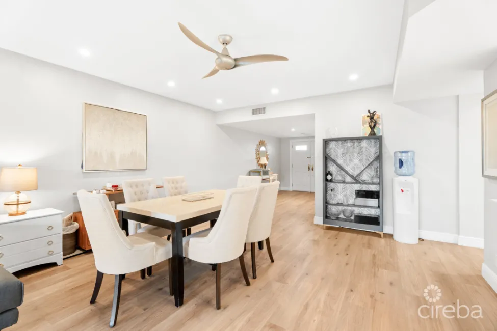 BRITANNIA / REGENTS COURT 613 / WITH DOC